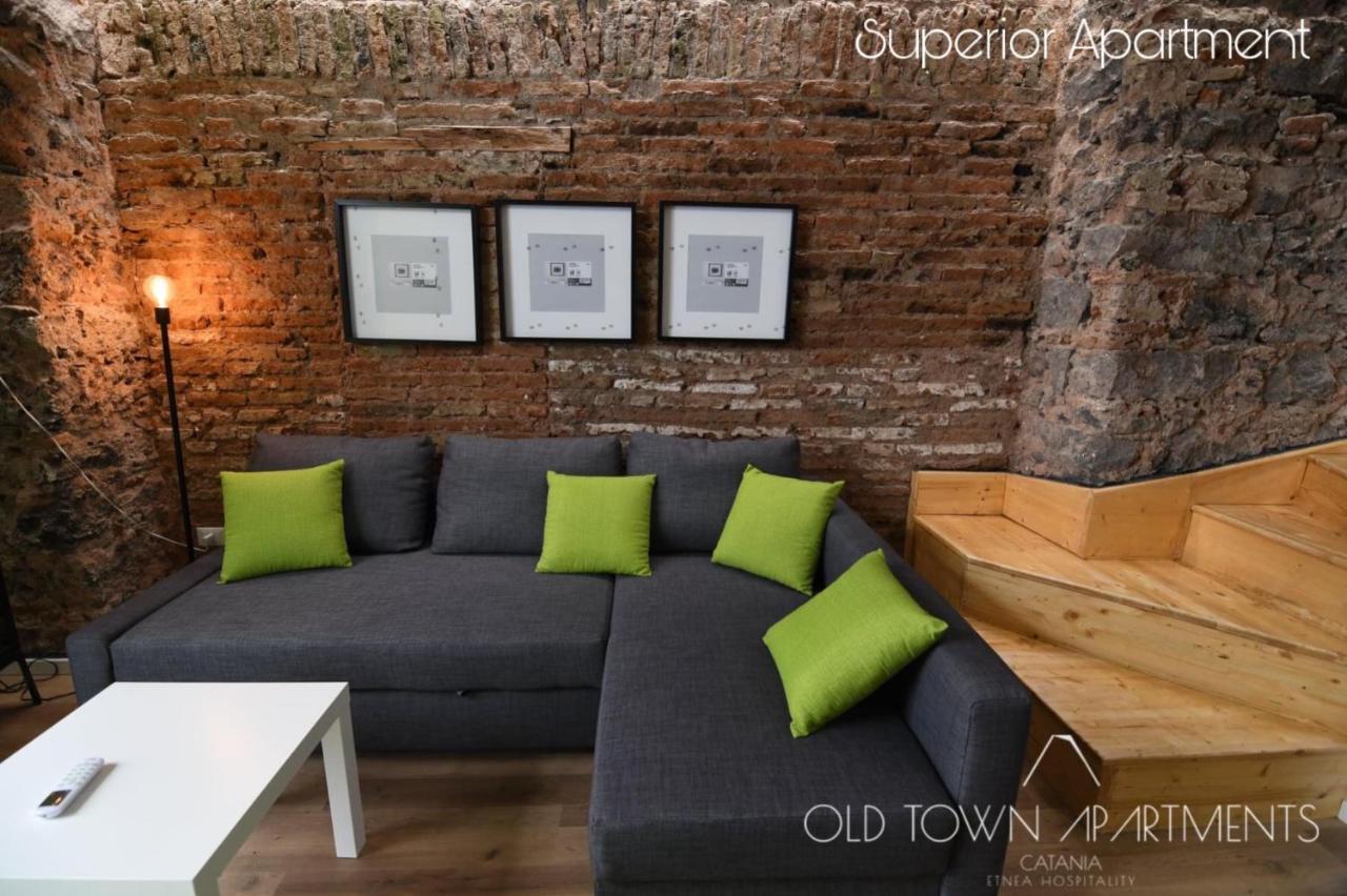 Old Town Apartments CTA Exterior photo