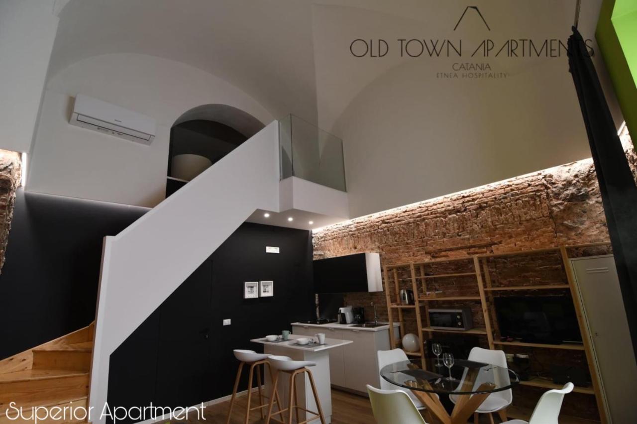 Old Town Apartments CTA Exterior photo