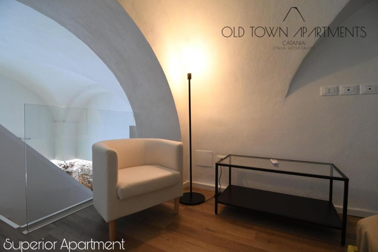 Old Town Apartments CTA Exterior photo